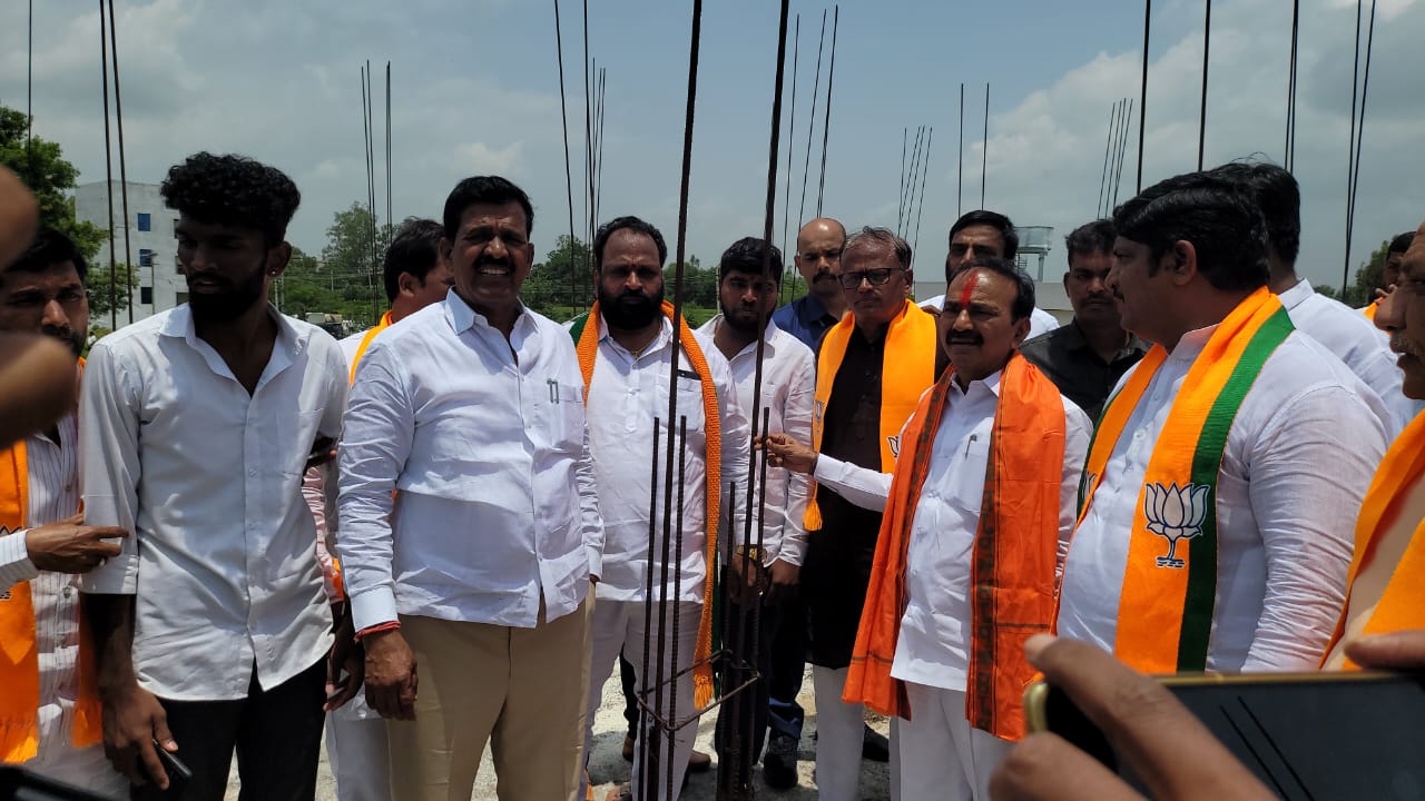 Rajender inspected Narsapur double bedroom houses 1