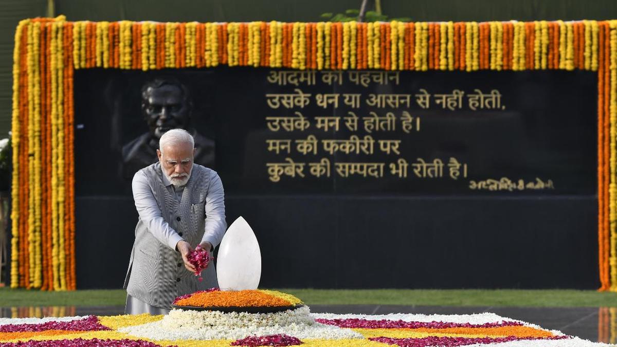 pm modi says India greatly benefited from Vajpayee's leadership
