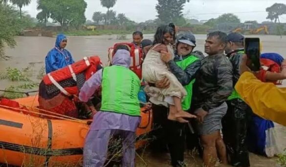 rain disater in indore sdrf home guards saved more than 200 loves