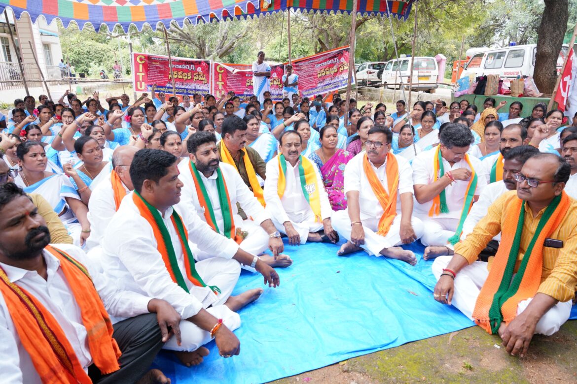 Etala Rajender met Asha workers