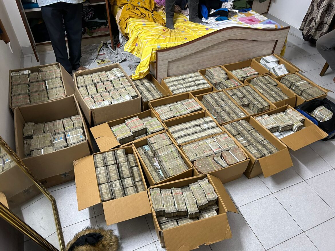Income Tax Officials Have Seized Rs.42 Crore Cash In Bengaluru