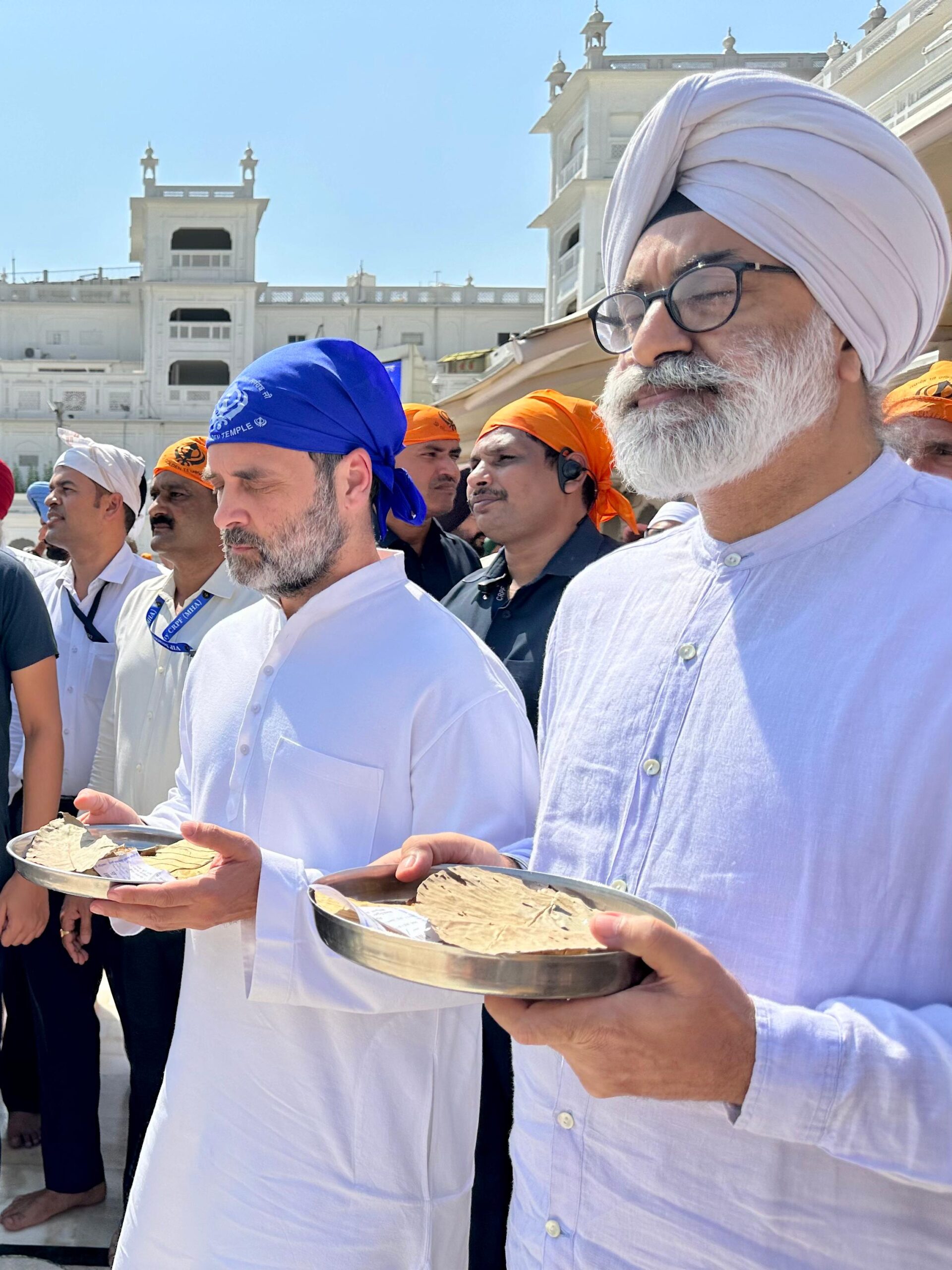 Rahul Gandhi visits Golden Temple