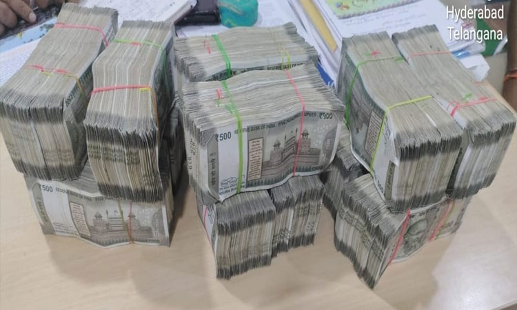 cash seized during police check in hyderabad police seized unaccounted money and gold