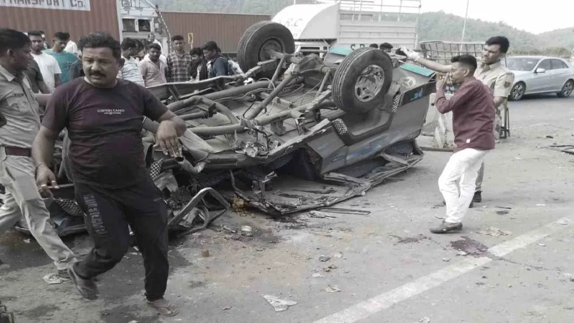 Truck rammed in to muv eight members dead