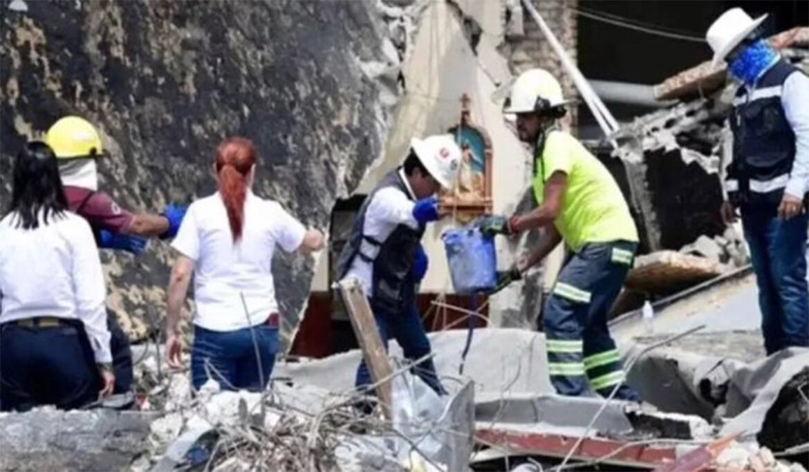 Maxico: Terrible accident.. Tower collapse kills five...!