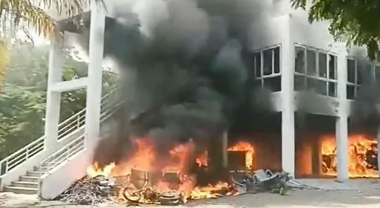 Maratha Regervation: The Maratha movement turned violent..!