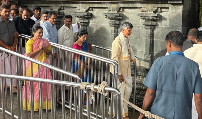 CBN at Tirumala: Whenever there is a difficulty, pray to Lord.. Chandrababu in Tirumala..!