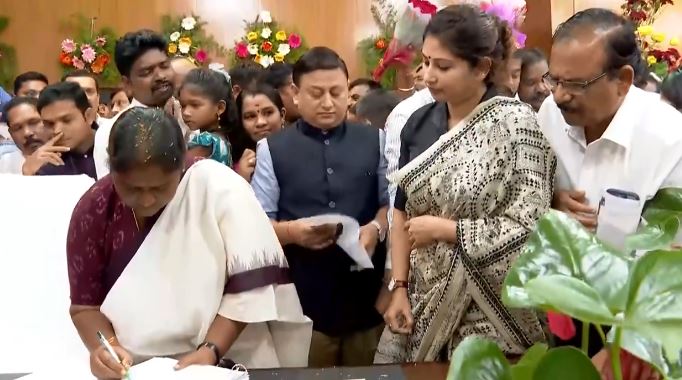 IAS Smita Sabharwal Meets Minister Seethakka At Secretariat