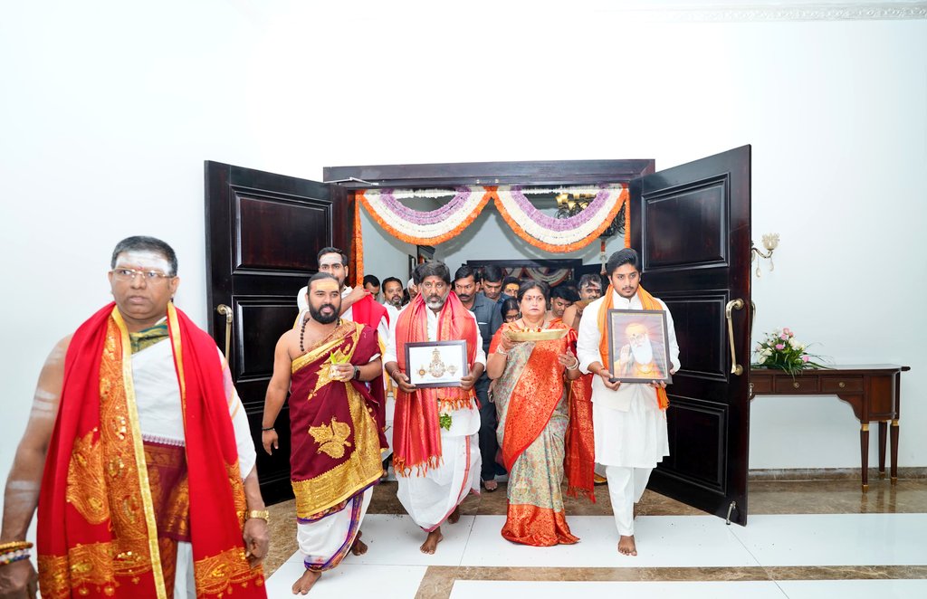 dalit-leader-bhatti-vikramarka-in-praja-bhavan 1