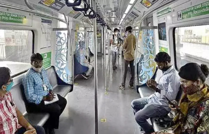 Hyderabad Metro: 'Mahalakshmi' effect.. The number of metro passengers has reduced drastically..!