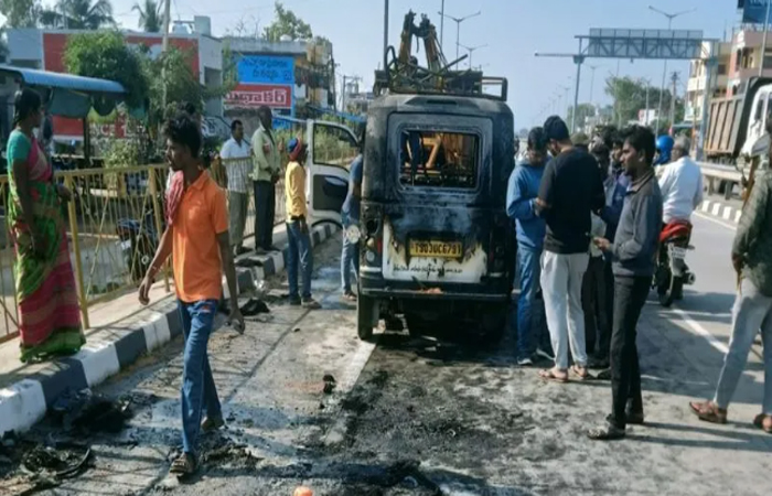 Fire Accident: Fire broke out in a Tata Ace vehicle.. Missed threat..!