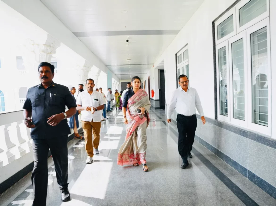 26 ias officers transfersin telangana smita sabharwal as member secretary of finance commission