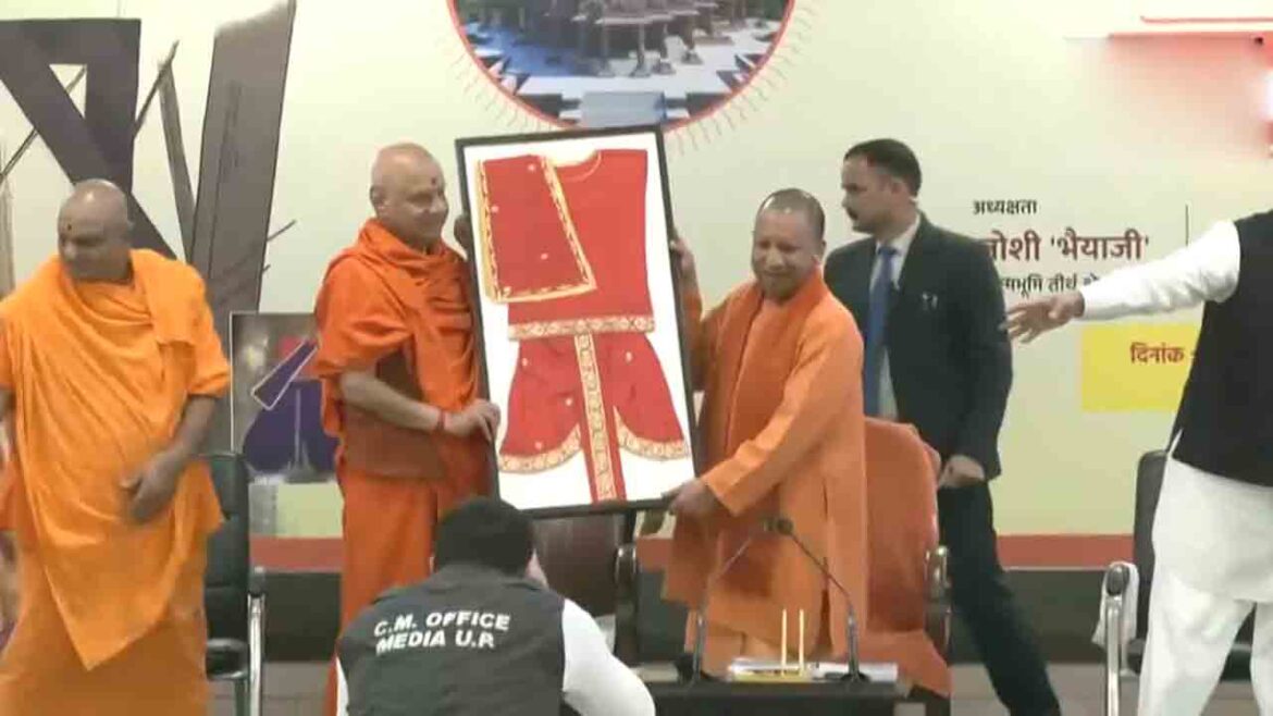 cm yogi adityanath participated in the program of offering clothes made for lord ram with the help of more than 12 lakh devotees