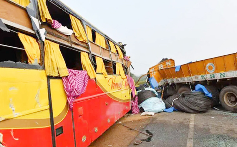 Road Accident: Fatal accident.. Six people died..!