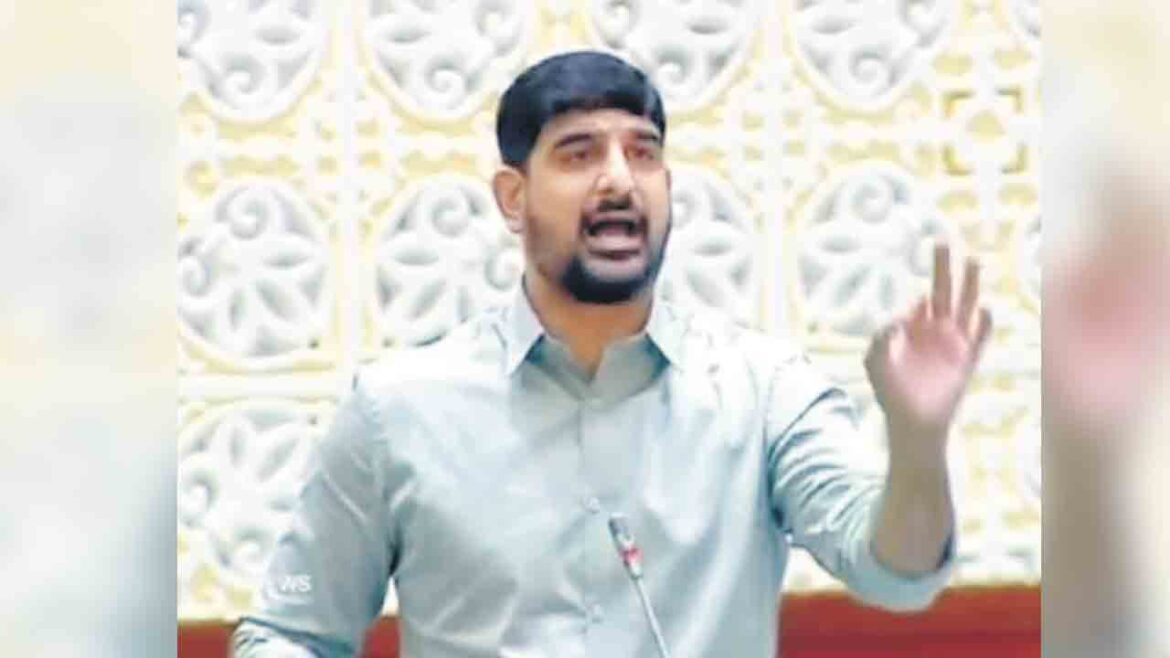 Padi Koushik reddy comments on Congress