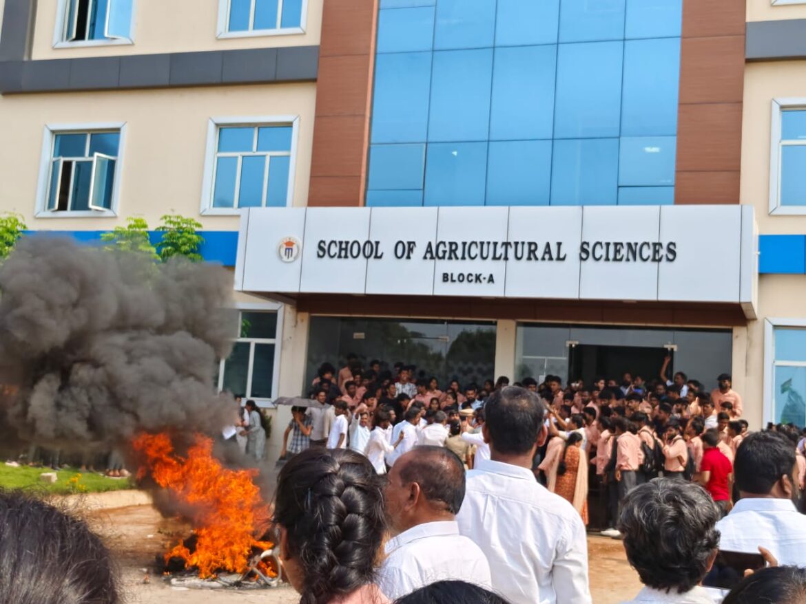 Mallareddy University: High tension again in Mallareddy University.. Police intervened..!