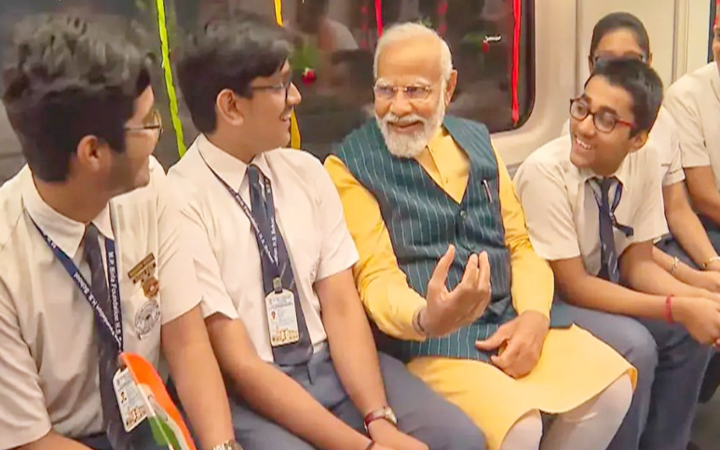 Underwater Metro: First Underwater Metro Starts.. Prime Minister Modi Travels with Students..!