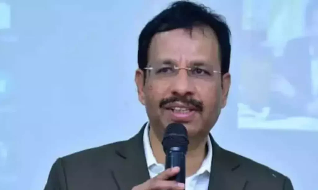 Two jailed in case of assault on conductor. RTC MD Sajjannar's tweet viral!