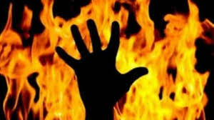 Atrocious incident in Janagama.. Husband and wife set themselves on fire by pouring kerosene!

