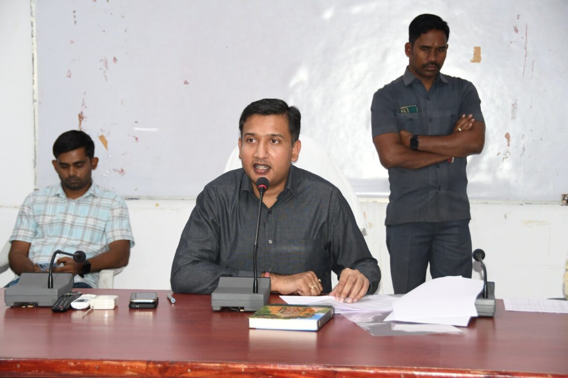 Show cause notice: Dumma for election training.. Show cause notices for 71 employees..!