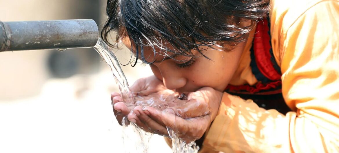Pakistan: A terrible tragedy.. Five children died after drinking hand pump water..!