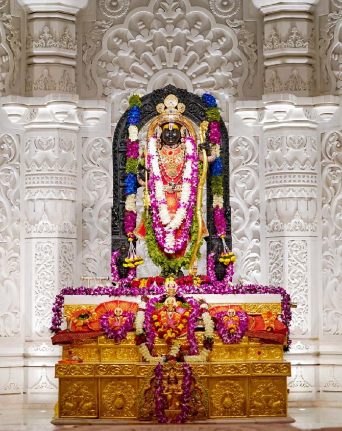 Ayodhya: Surya Tilak for Ayodhya Rama.. Devotees flocked to see it..!