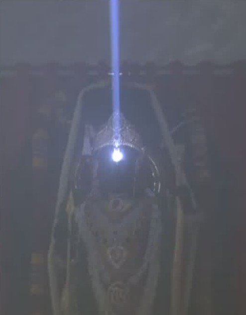 Ayodhya: Surya Tilak for Ayodhya Rama.. Devotees flocked to see it..!