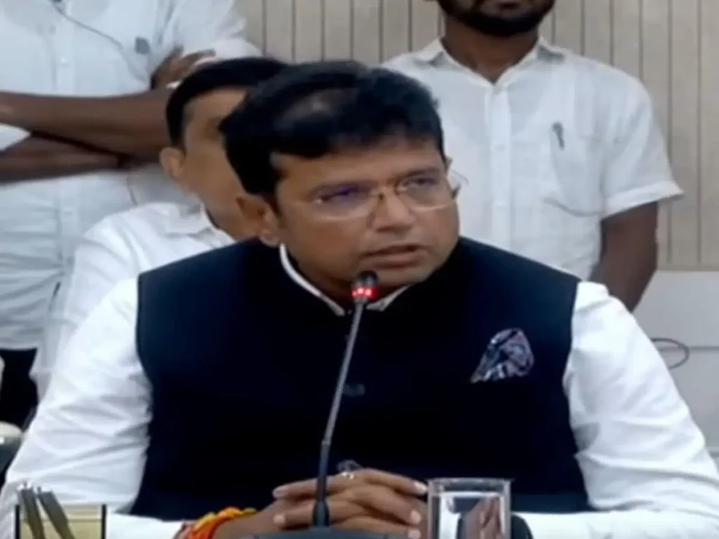 Good news for Telangana farmers.. Minister Sridhar Babu's clarity on Rs.500 bonus!