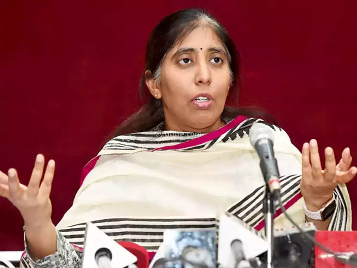 Sunita Reddy: Even if not as a brother.. as a CM should answer: Sunita Reddy